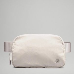 Lululemon everywhere belt bag